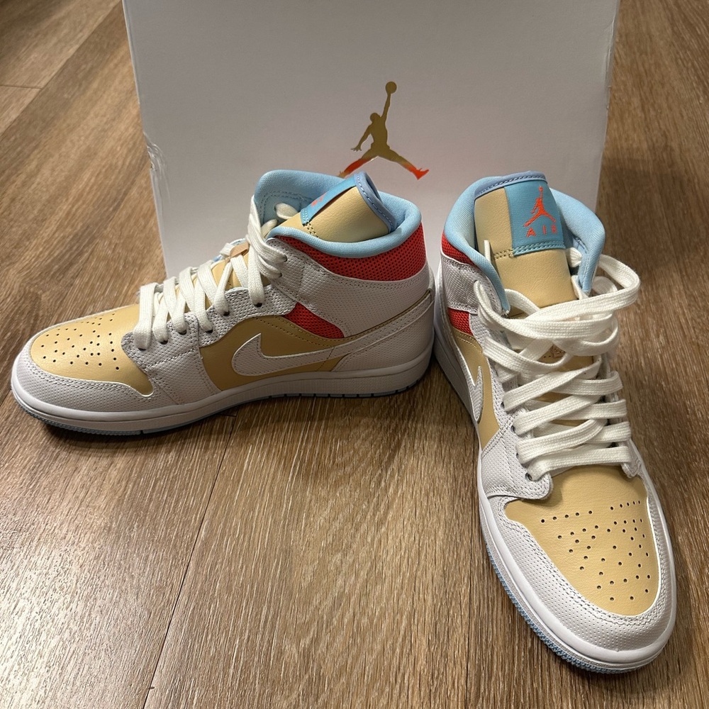 Women's Air Jordan 1 mid se